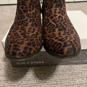 EXCELLENT CONDITION, SUN & STONE LEOPARD BOOTIES SIZE 7.5 M